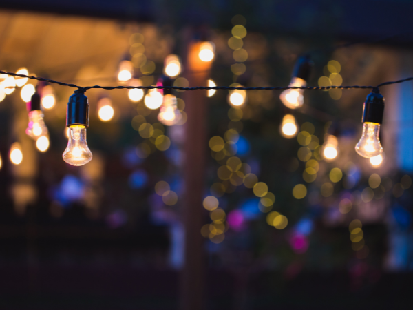 Outdoor festoon string lights.